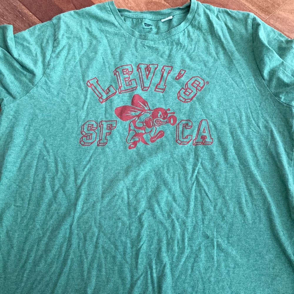 Levi’s T-shirt